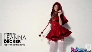 Rubia Madura Leanna Decker Posando en Sexy Lencería Roja y Mostrando Gran Trasero y Grandes Tetas